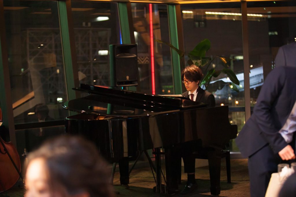 結婚式場で演奏