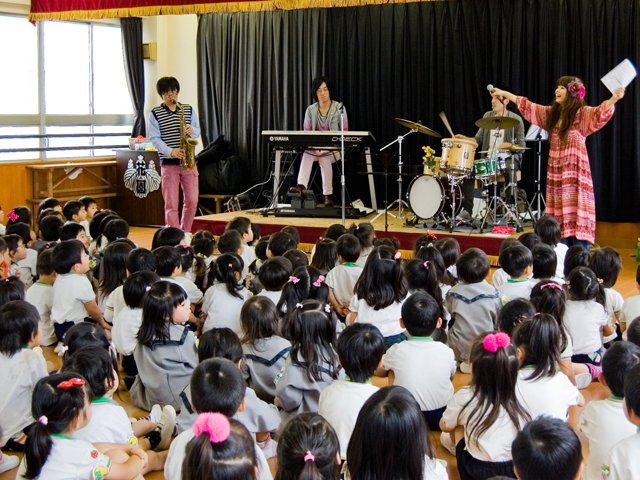 岐阜市の幼稚園でコンサート
