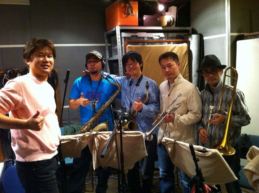 中日ドラコンズの主題歌を収録