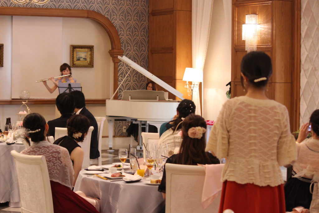結婚式場で演奏